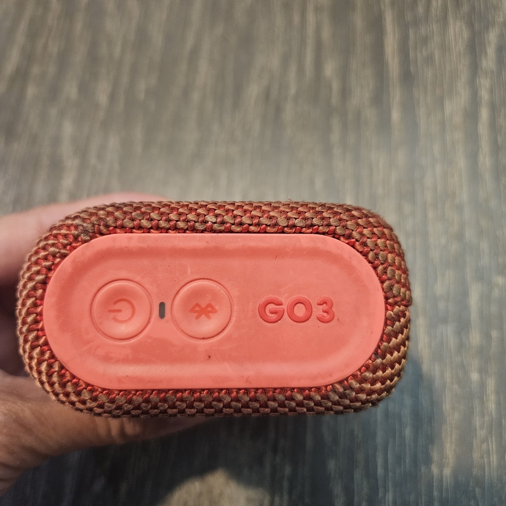 JBL Red Portable Speaker - Picture 4 of 6